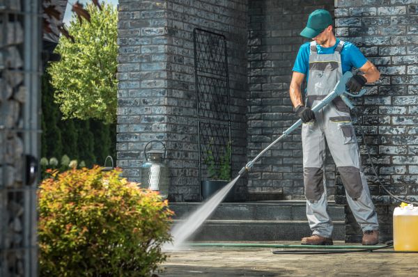 Cost of Outside House Cleaning in Katy